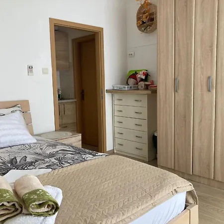 شقة Apartmens Kapetan